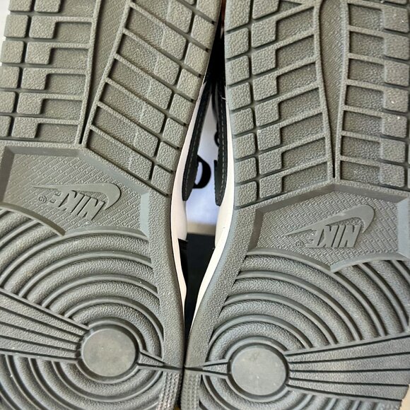 Size 9 Men's AIR JORDAN Retro Mids LIKE NEW with BOX Color Black/White/Iron Grey - Picture 7 of 7
